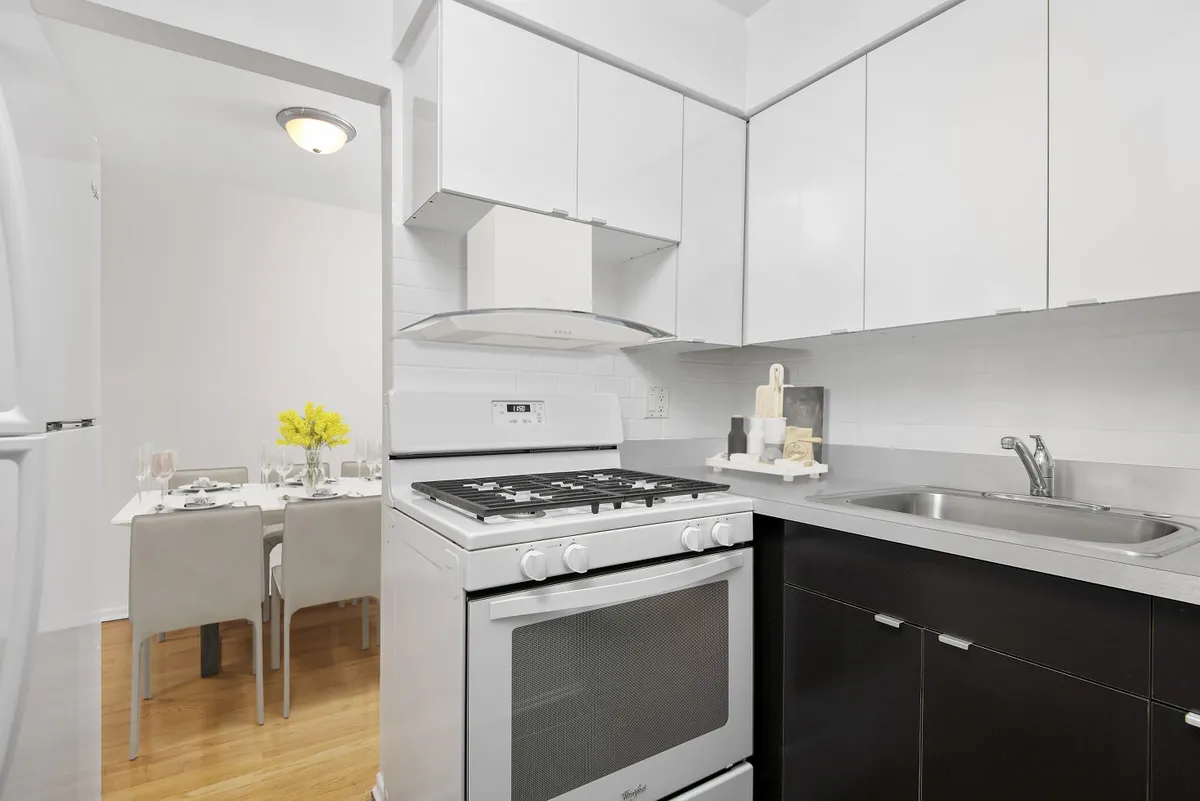 One Bedroom Kitchen at 450 West Melrose Apartments in Lakeview Chicago