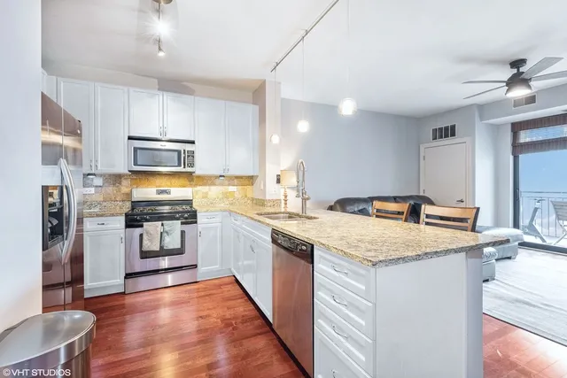 451 West Huron Apartments