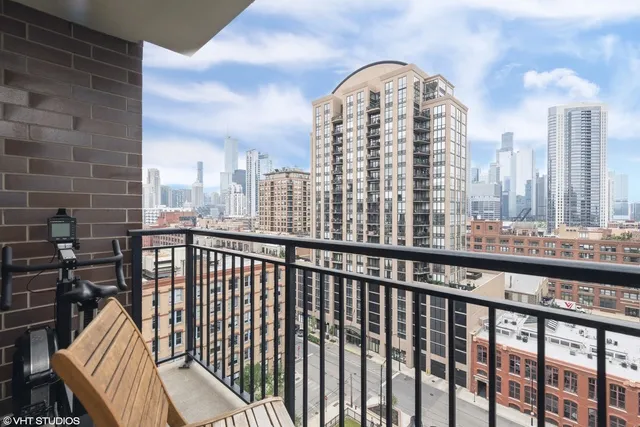 451 West Huron Apartments