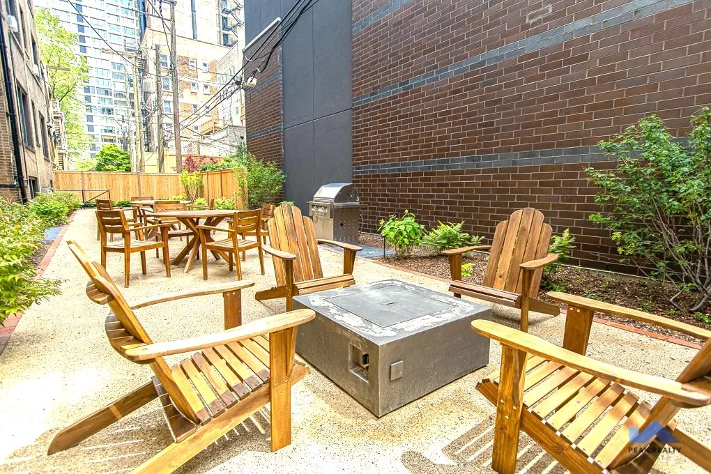 451 W. Melrose Apartments