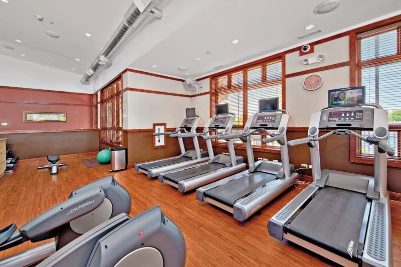 Twin Lake Towers Apartments