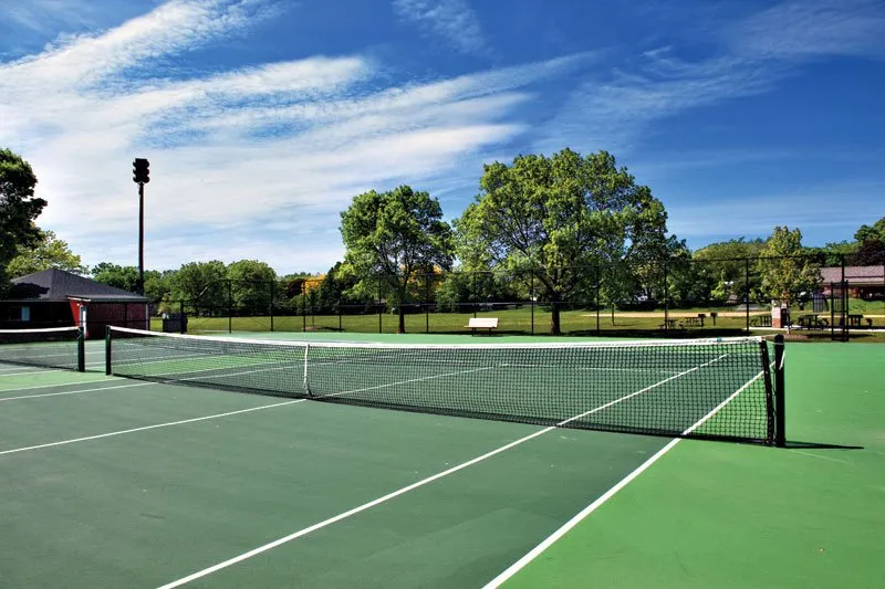 Twin Lake Towers Apartments