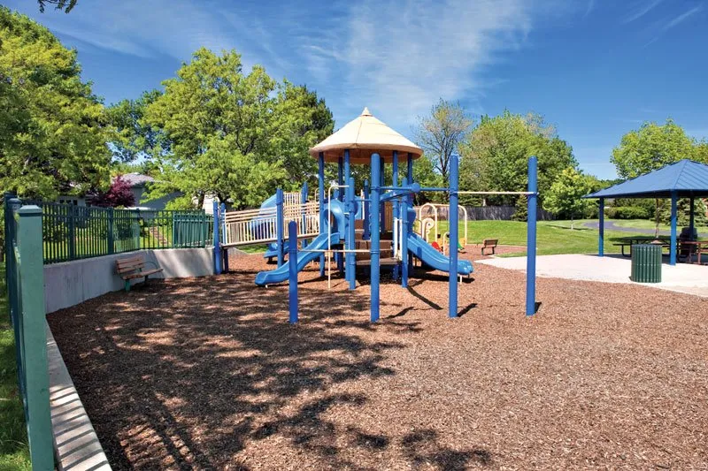 Twin Lake Towers Apartments