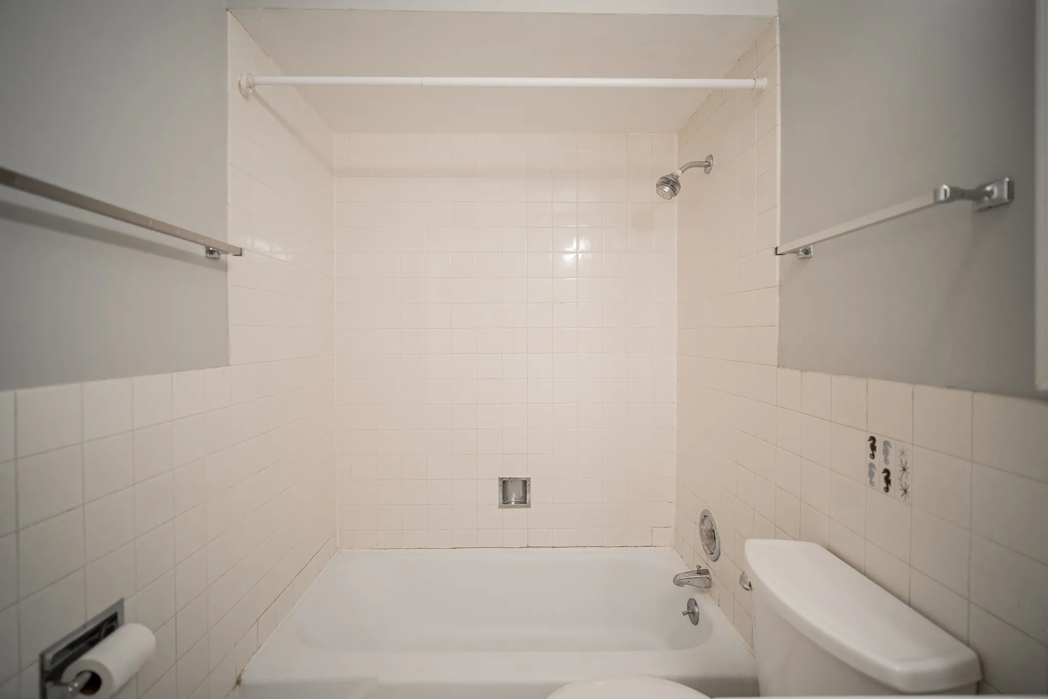 452 West Oakdale Apartments