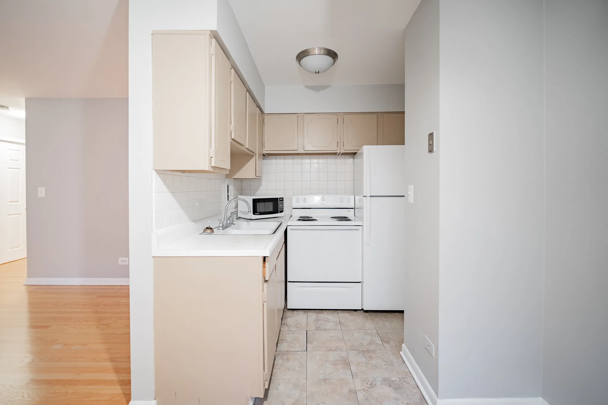 452 West Oakdale Apartments