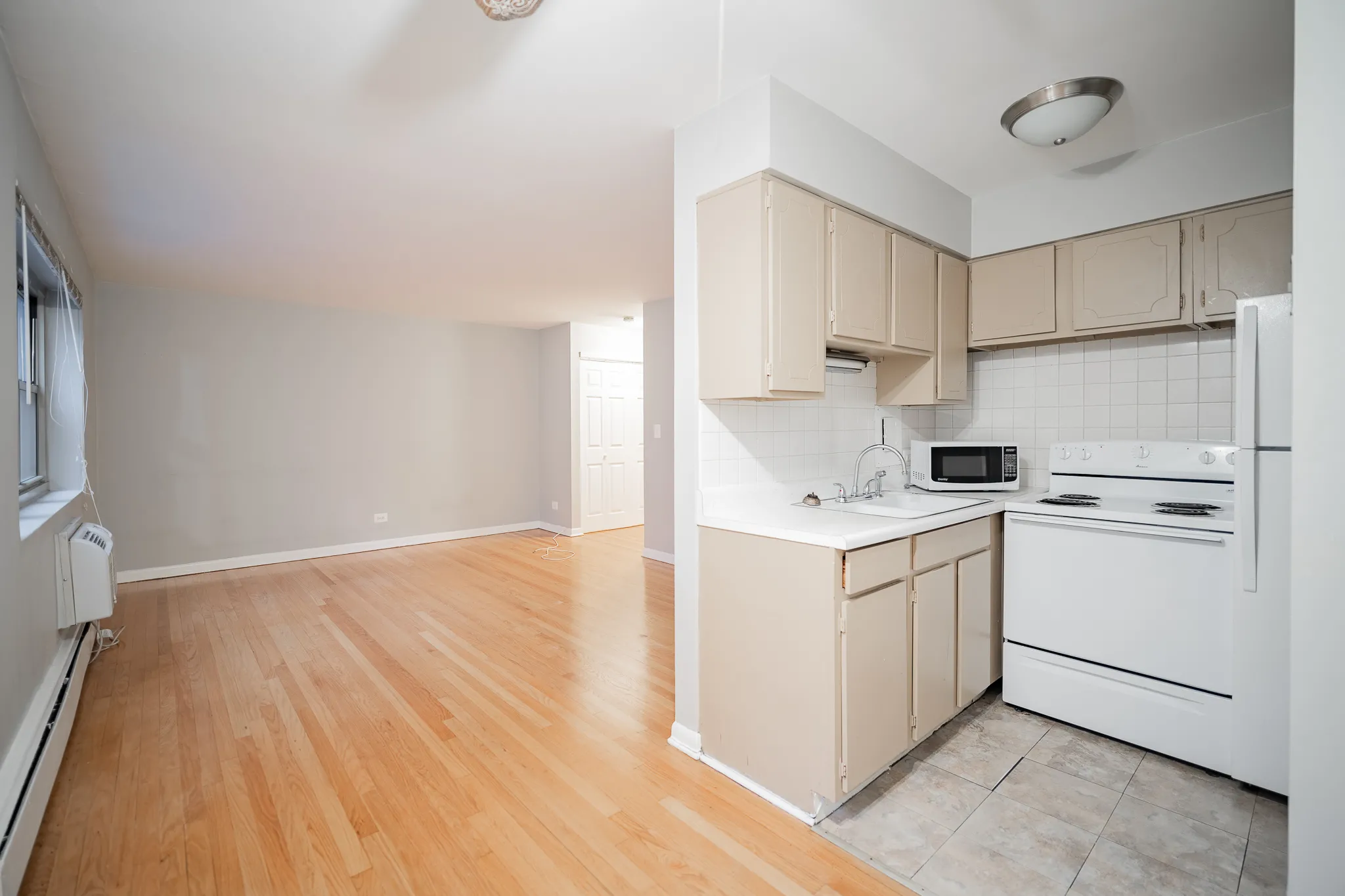 452 West Oakdale Apartments