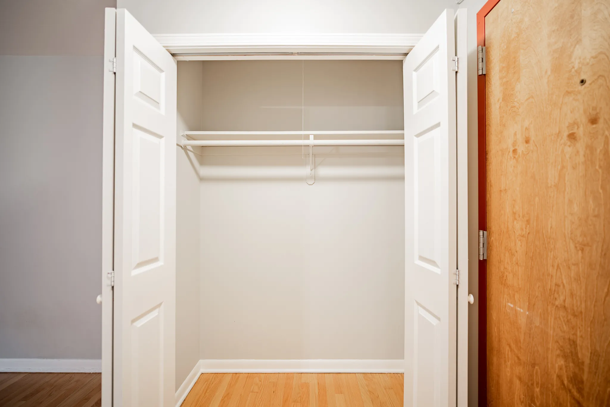 452 West Oakdale Apartments