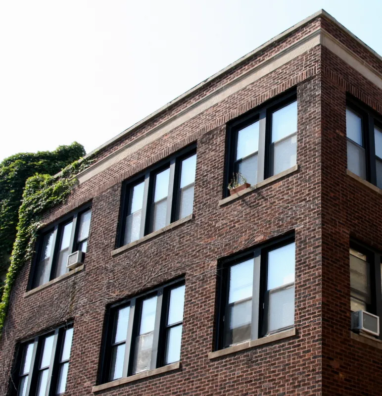 building exterior of 712-720 West Grace Apartments