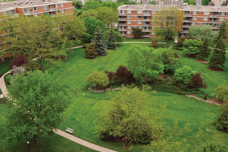 entry drive for Yorktown Apartments in Lombard IL