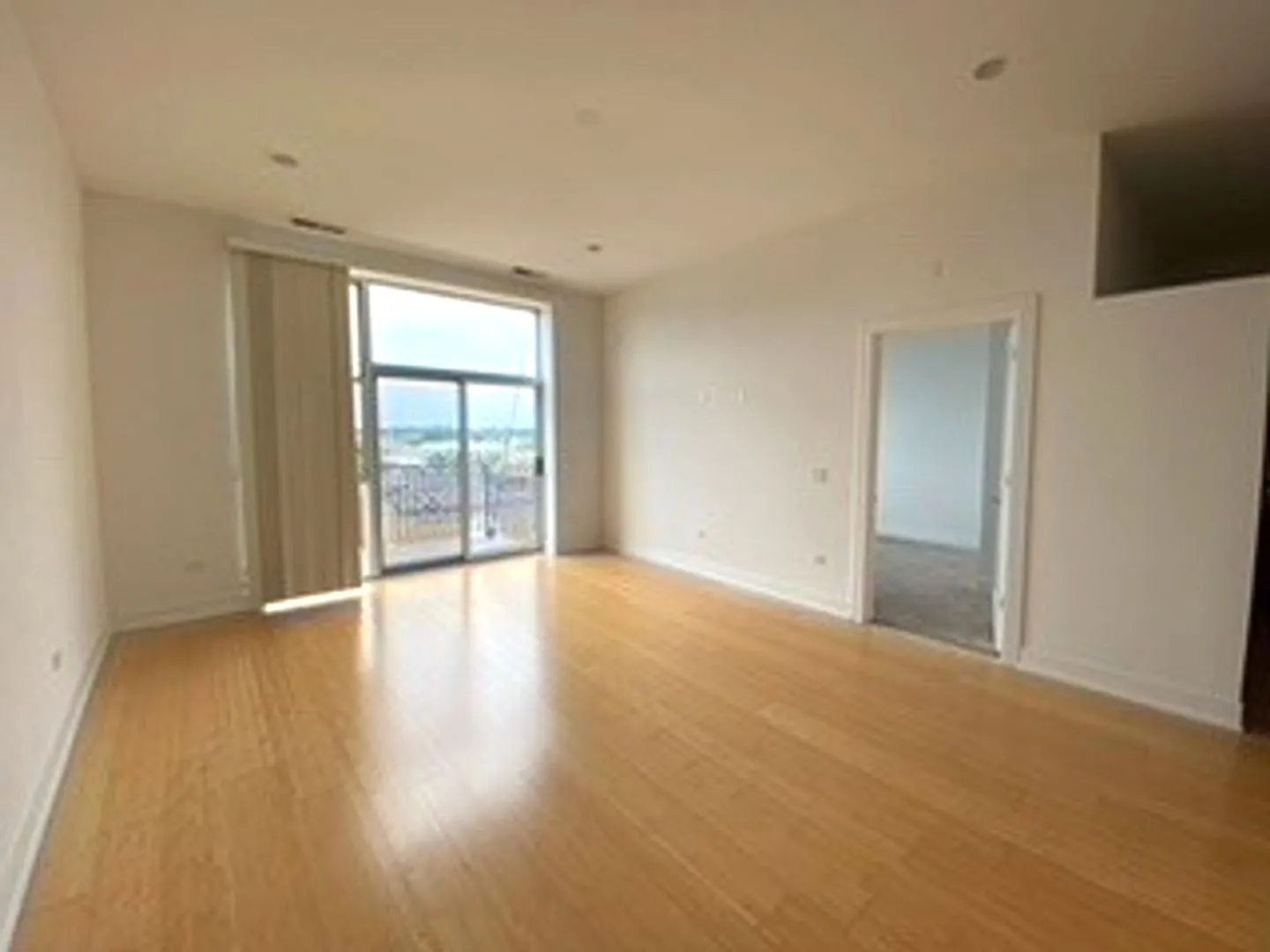 4730 N Kimball Apartments