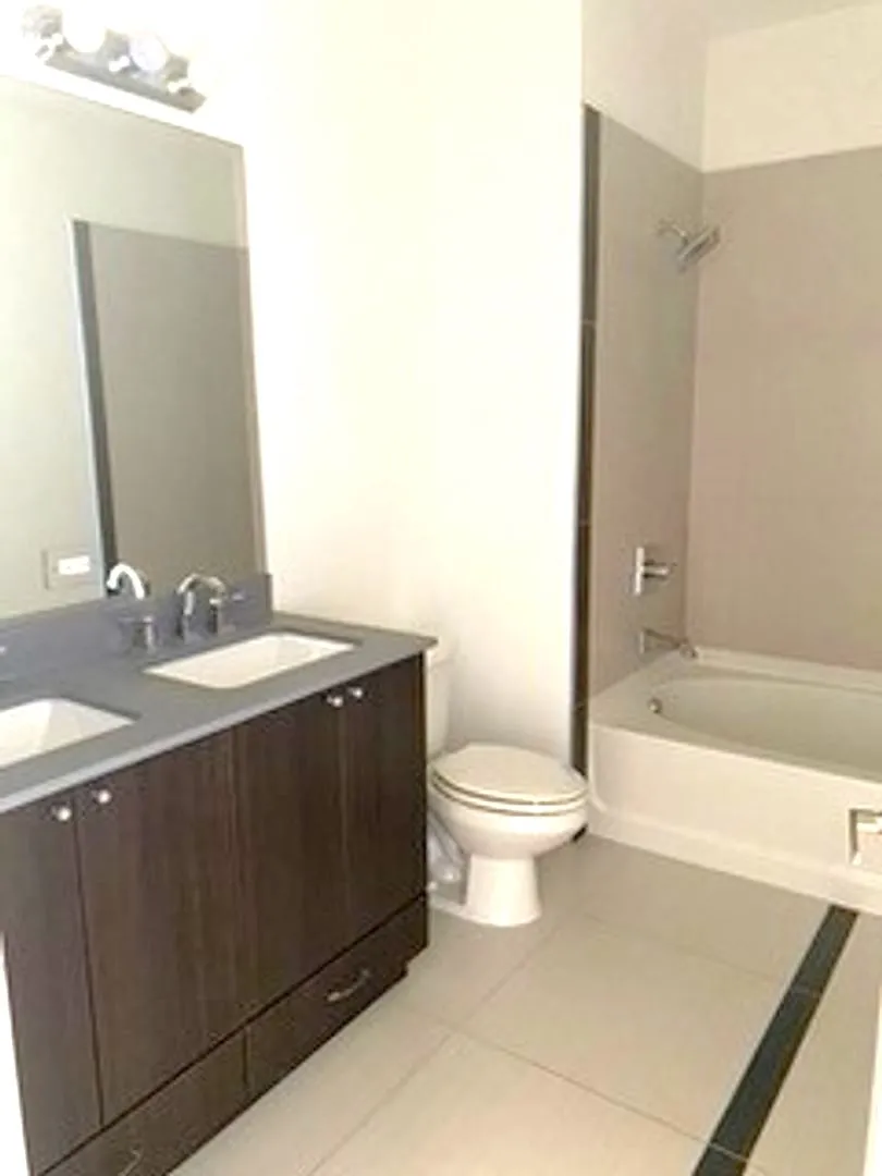 4730 N Kimball Apartments