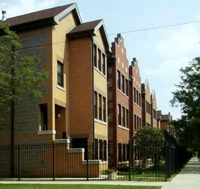 living room at Wllard Square Apartments in Brozeville Chicago