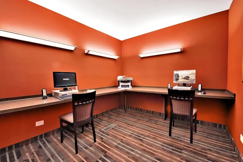 exterior view of Savannah Trace Apartments in Schaumburg IL