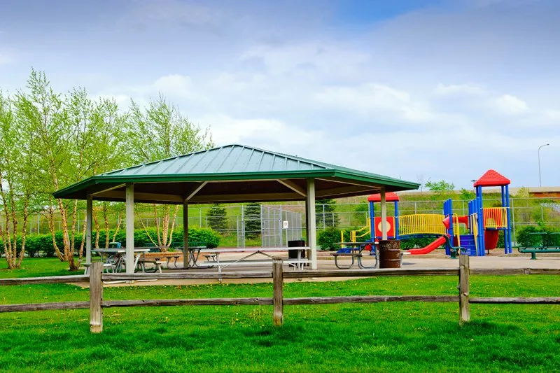exterior view of Savannah Trace Apartments in Schaumburg IL