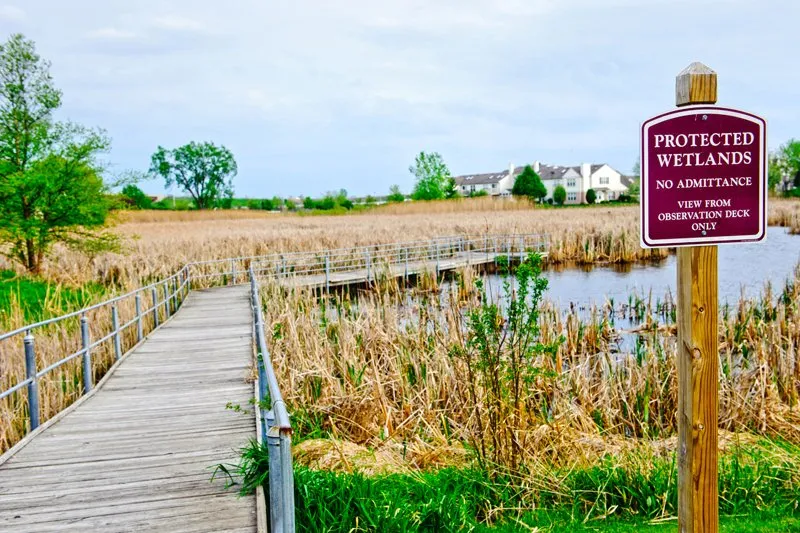 exterior view of Savannah Trace Apartments in Schaumburg IL