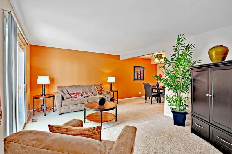 model kitchen at Highcrest Townhomes Apartments
