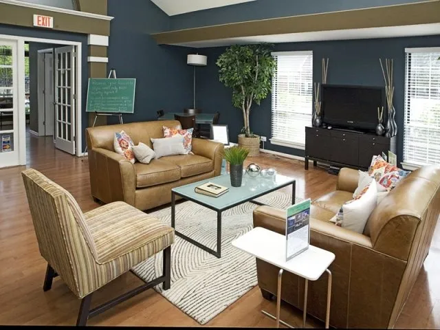 exterior of Village Green of Schaumburg Apartments in Schaumburg, IL