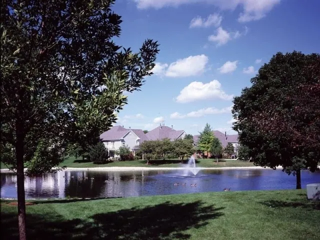 exterior of Village Green of Schaumburg Apartments in Schaumburg, IL