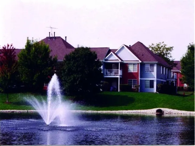 exterior of Village Green of Schaumburg Apartments in Schaumburg, IL