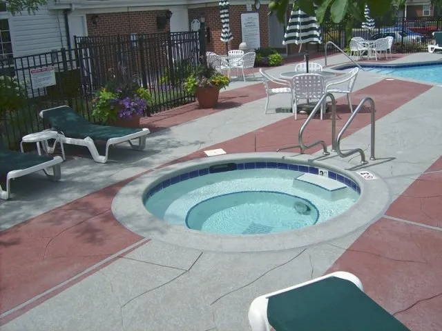 exterior of Village Green of Schaumburg Apartments in Schaumburg, IL