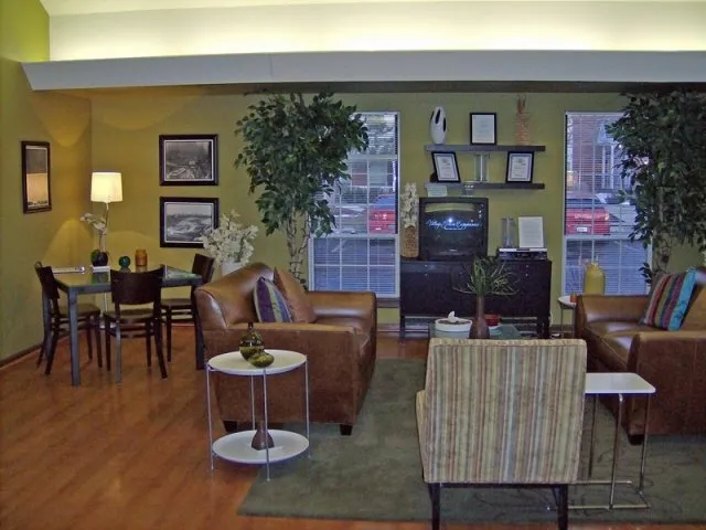 exterior of Village Green of Schaumburg Apartments in Schaumburg, IL