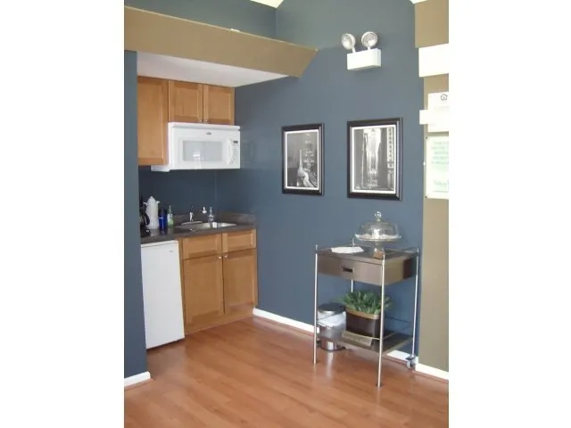 exterior of Village Green of Schaumburg Apartments in Schaumburg, IL