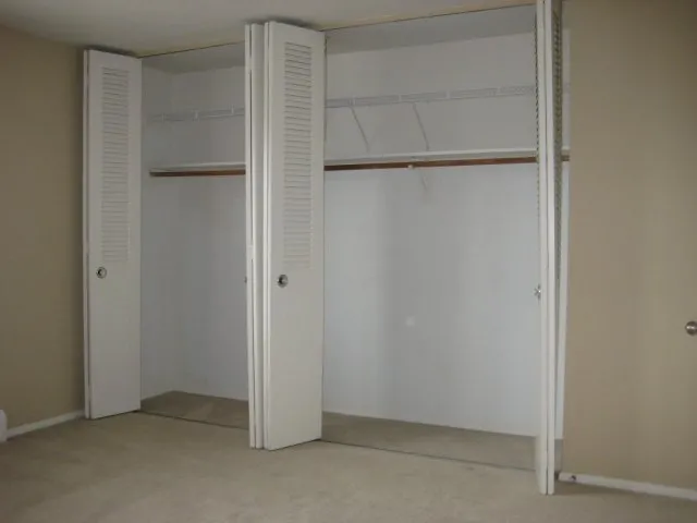 landscped entrance lobby of Village Park of Hoffman Estates Apartments