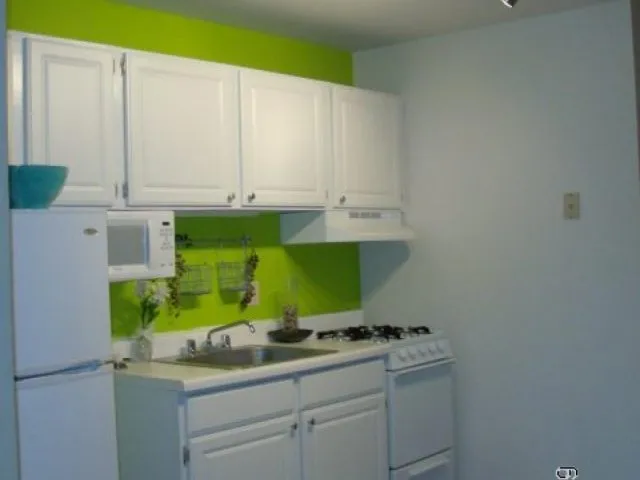 landscped entrance lobby of Village Park of Hoffman Estates Apartments