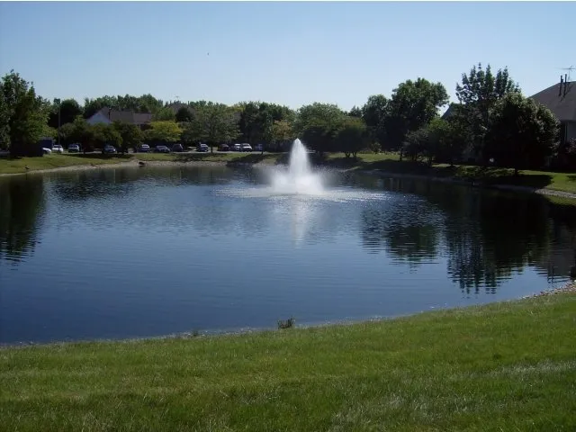 exterior of Village Green of Schaumburg Apartments in Schaumburg, IL