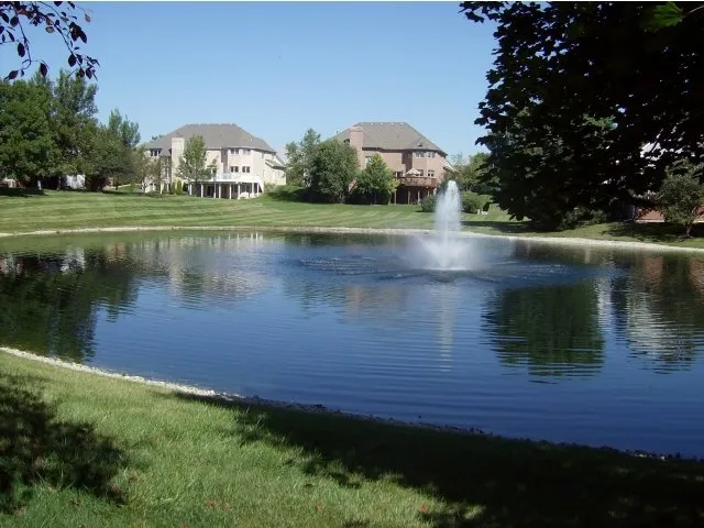 exterior of Village Green of Schaumburg Apartments in Schaumburg, IL
