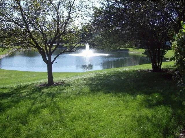 exterior of Village Green of Schaumburg Apartments in Schaumburg, IL