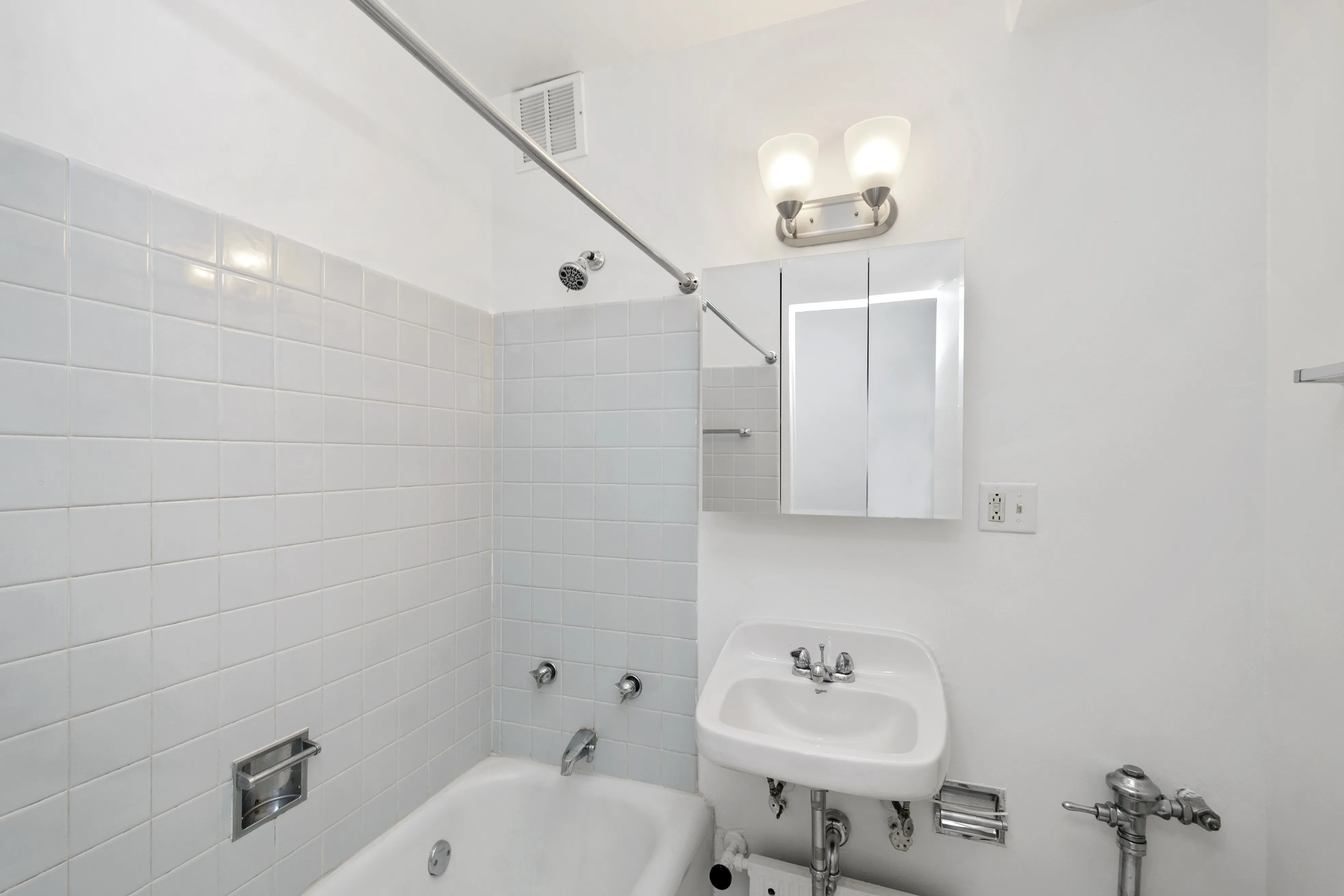 2970 North Sheridan Apartments