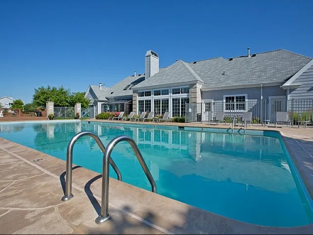 Brookdale Lakes Apartments