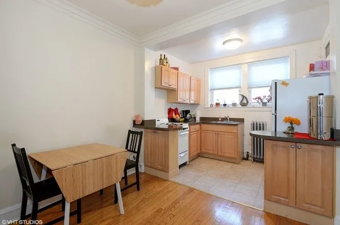 model furnished living room at 6616 North Glenwood Apartments