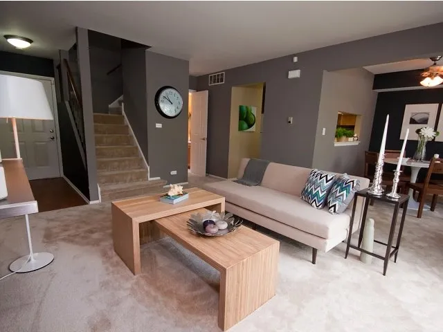 exterior of Village Green of Schaumburg Apartments in Schaumburg, IL