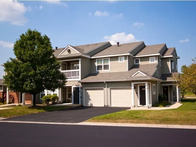 entry garden of Grand Reserve of Naperville Apartments