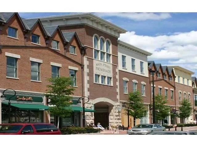 entry garden of Grand Reserve of Naperville Apartments