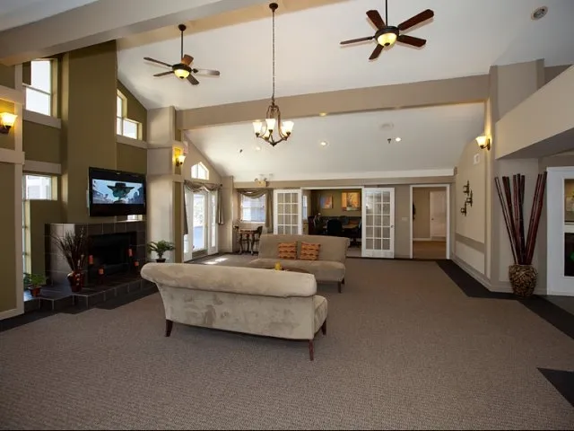 entry of Hunter’s Glen Apartments in Aurora, IL