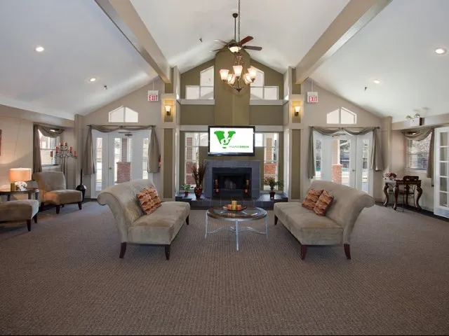 entry of Hunter’s Glen Apartments in Aurora, IL