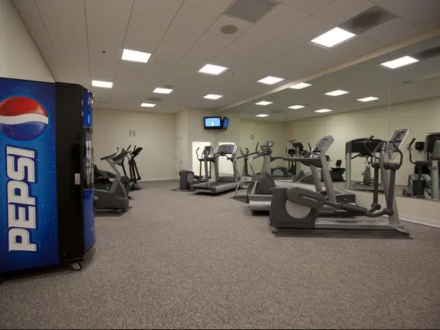 entry of Hunter’s Glen Apartments in Aurora, IL