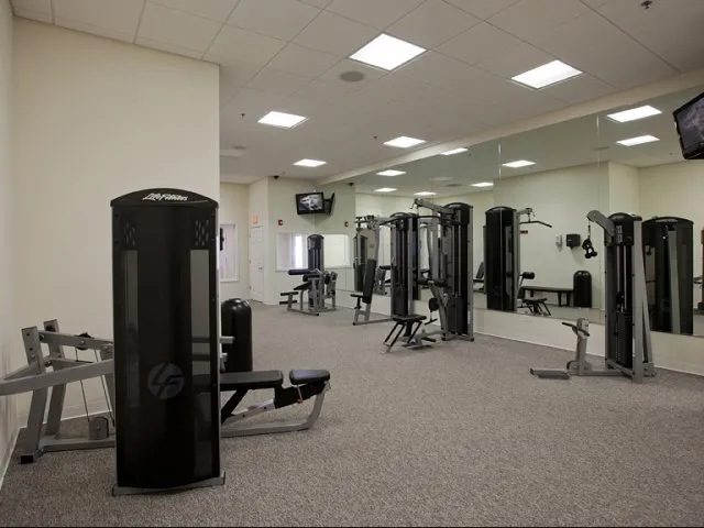 entry of Hunter’s Glen Apartments in Aurora, IL