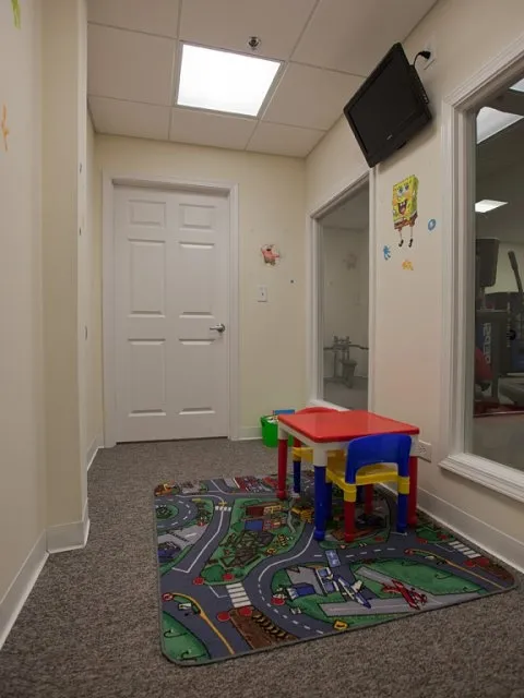 entry of Hunter’s Glen Apartments in Aurora, IL