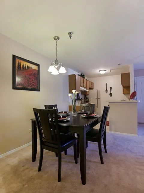 entry of Hunter’s Glen Apartments in Aurora, IL