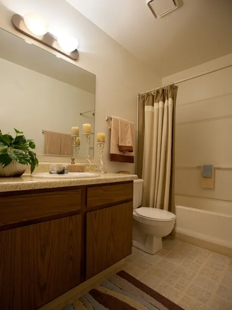 entry of Hunter’s Glen Apartments in Aurora, IL