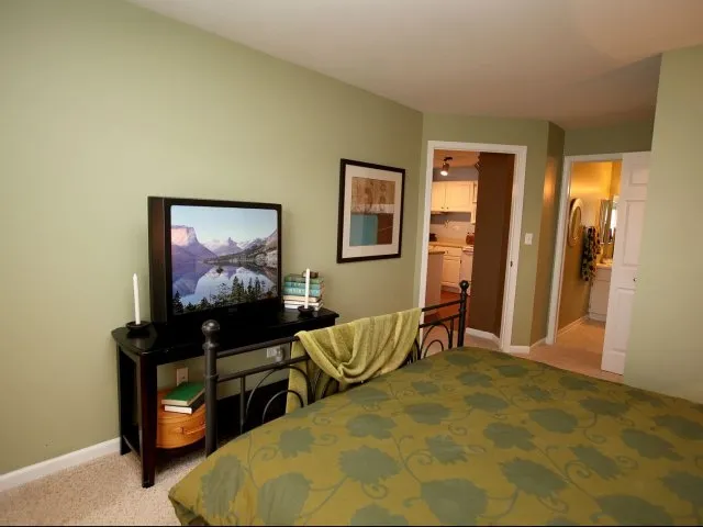 Village Green At Cantera Apartments