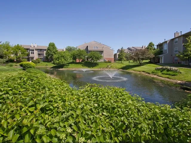 entry of Hunter’s Glen Apartments in Aurora, IL