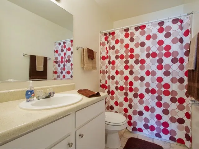 entry of Hunter’s Glen Apartments in Aurora, IL