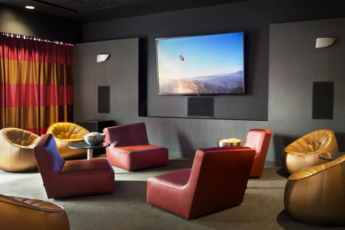 500 Lake Shore Drive Apartments living room with view of Lake Michigan