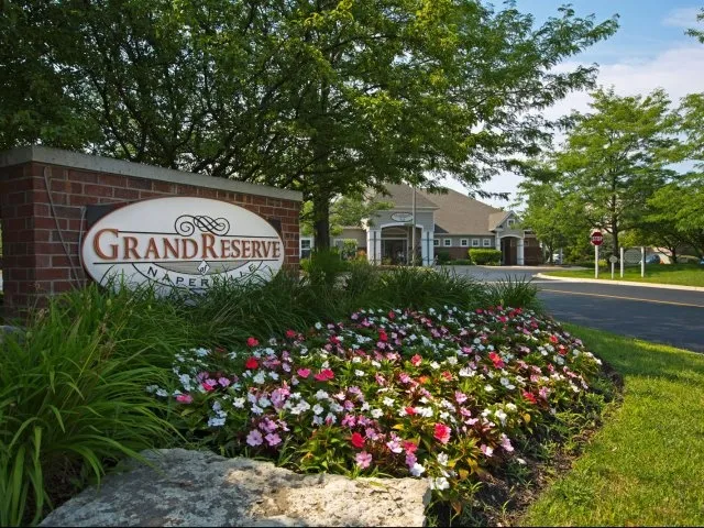 entry garden of Grand Reserve of Naperville Apartments