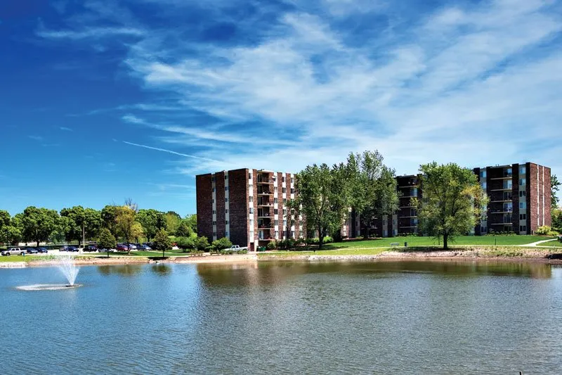 Twin Lake Towers Apartments